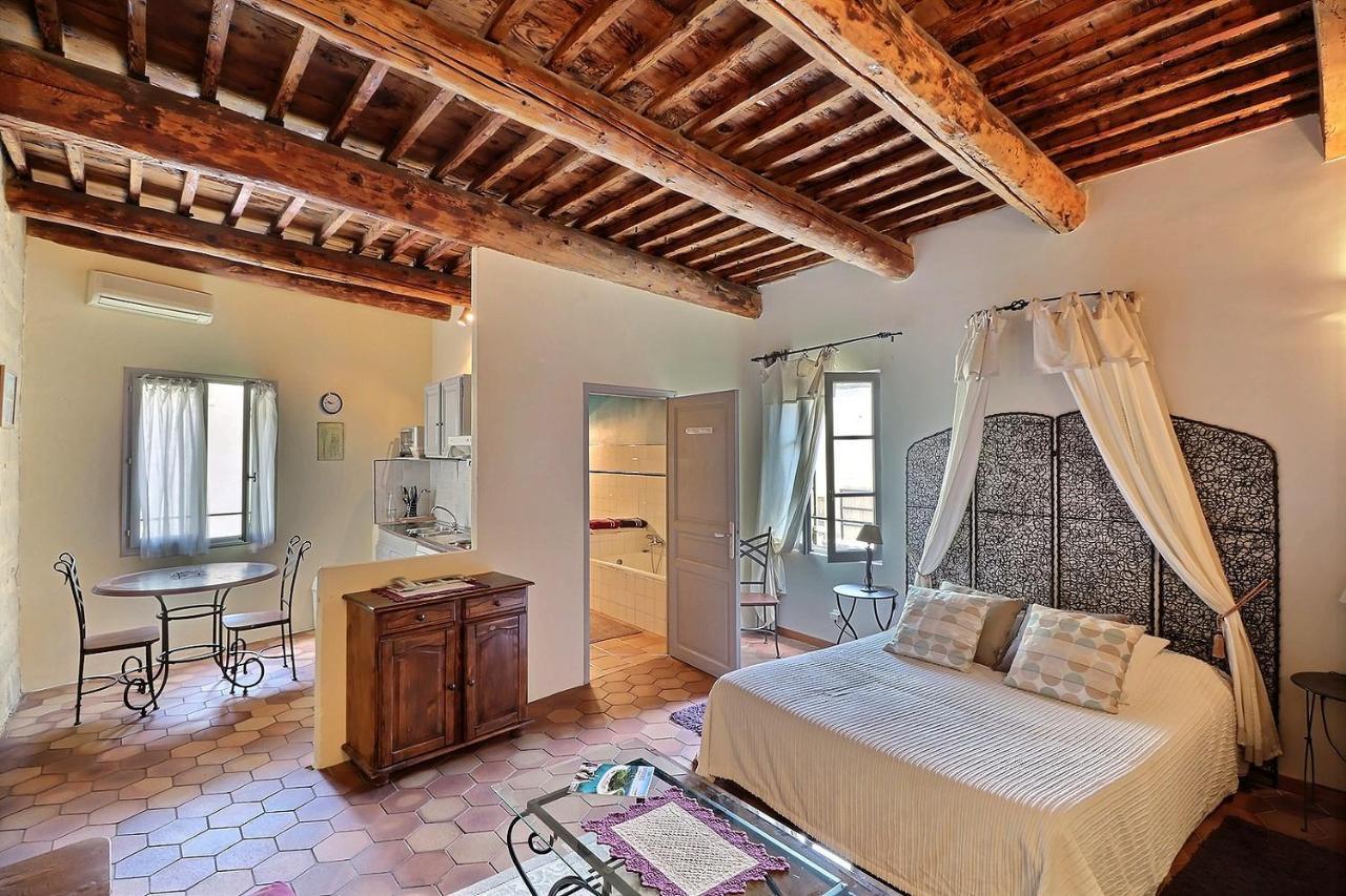 Villa Bastide de la Treille à Montaren-et-Saint-Médiers Extérieur photo