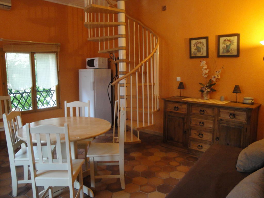 Villa Bastide de la Treille à Montaren-et-Saint-Médiers Chambre photo
