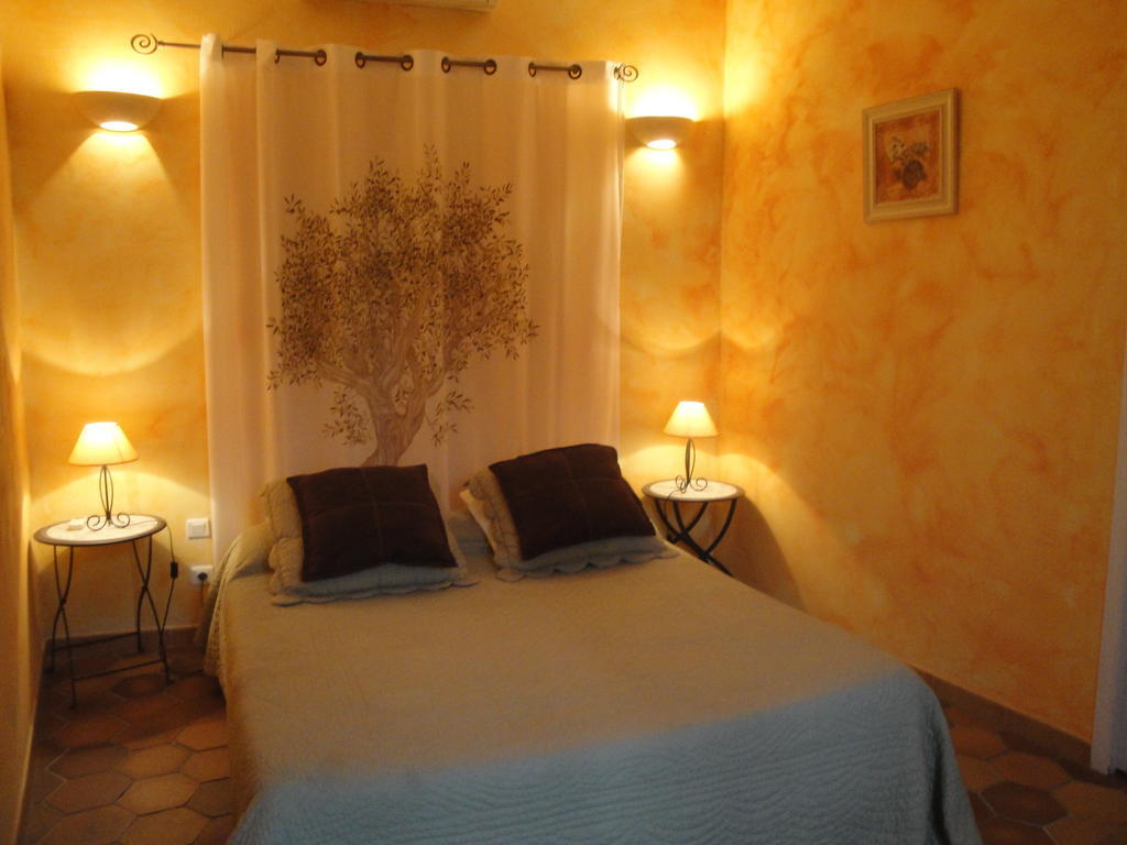 Villa Bastide de la Treille à Montaren-et-Saint-Médiers Chambre photo
