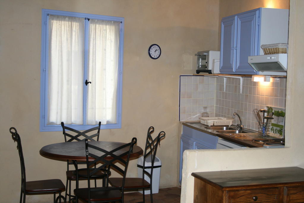 Villa Bastide de la Treille à Montaren-et-Saint-Médiers Chambre photo