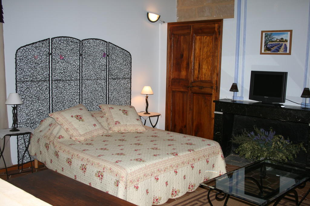 Villa Bastide de la Treille à Montaren-et-Saint-Médiers Chambre photo