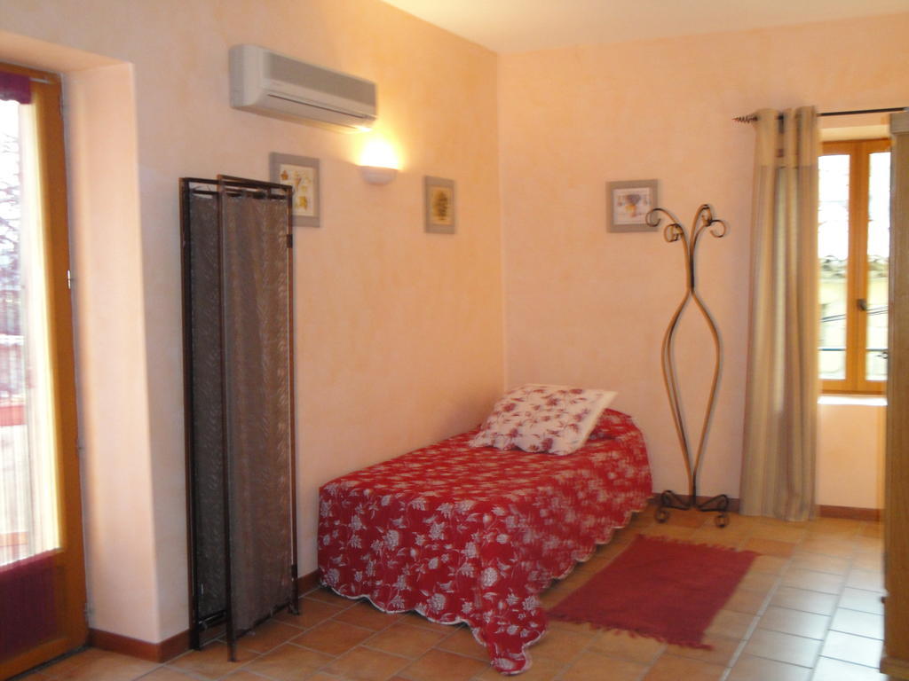 Villa Bastide de la Treille à Montaren-et-Saint-Médiers Chambre photo
