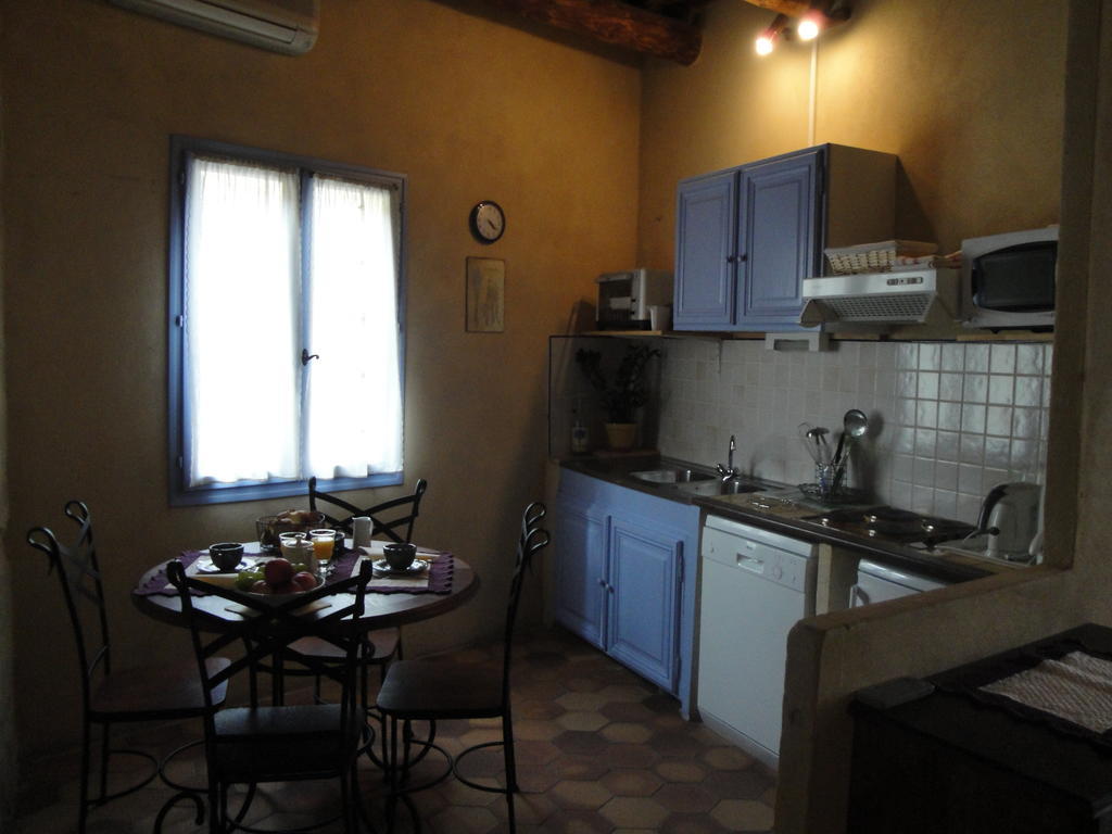 Villa Bastide de la Treille à Montaren-et-Saint-Médiers Chambre photo